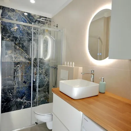 # Monaco - F1 Gp - 4 Persons - Sea View - New - Parking - Clim - Premium - And Sun Apartment *